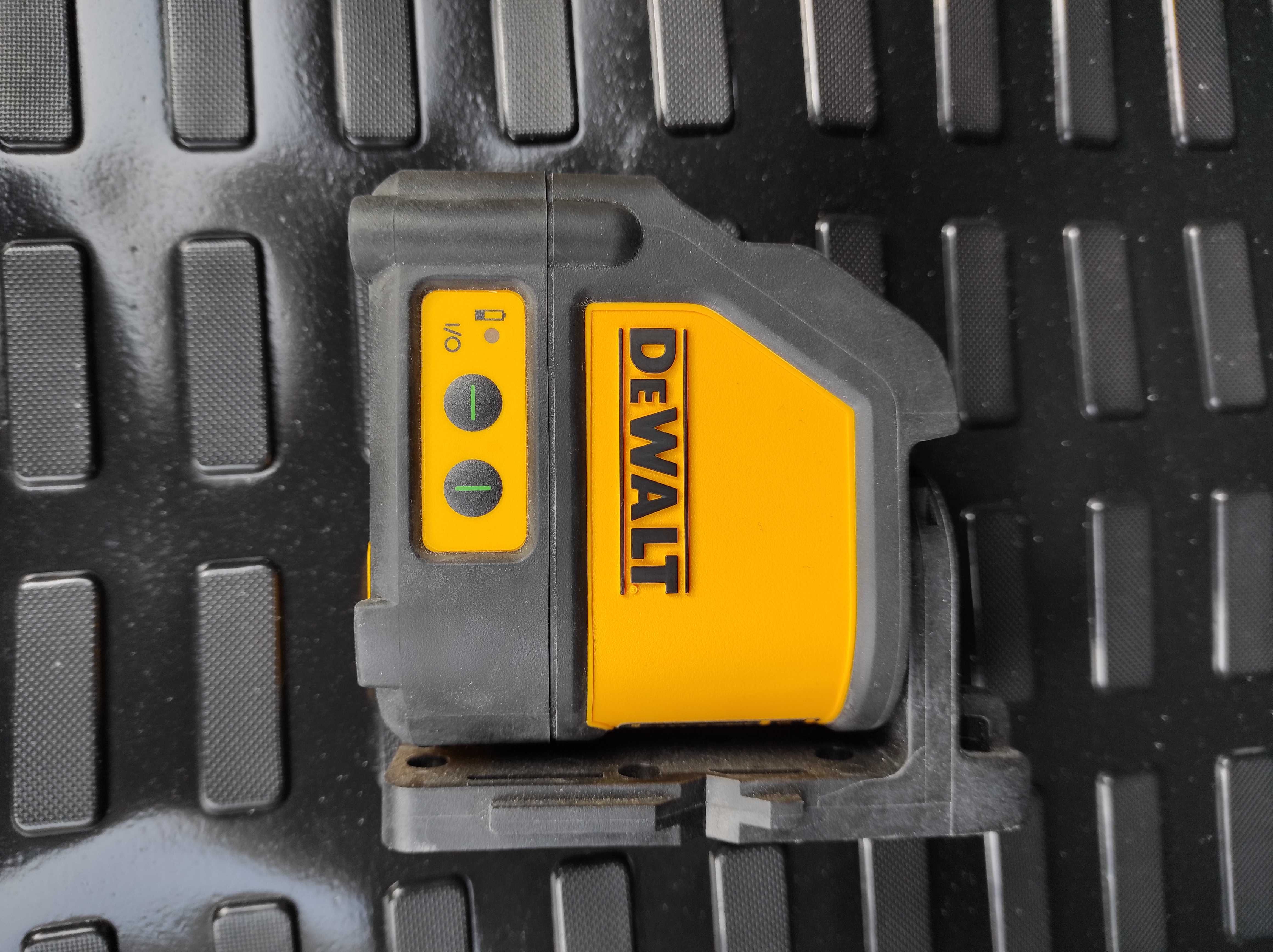 Продам Лазер DeWALT DW088CG б/у . Оригинал 100%. Покупался в европе.