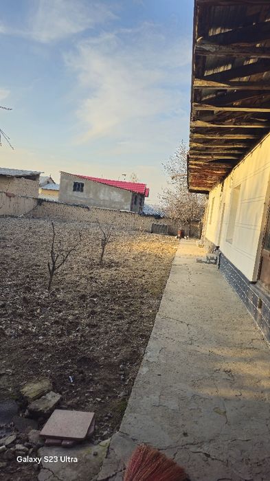 Madaniyata yer  sotladi