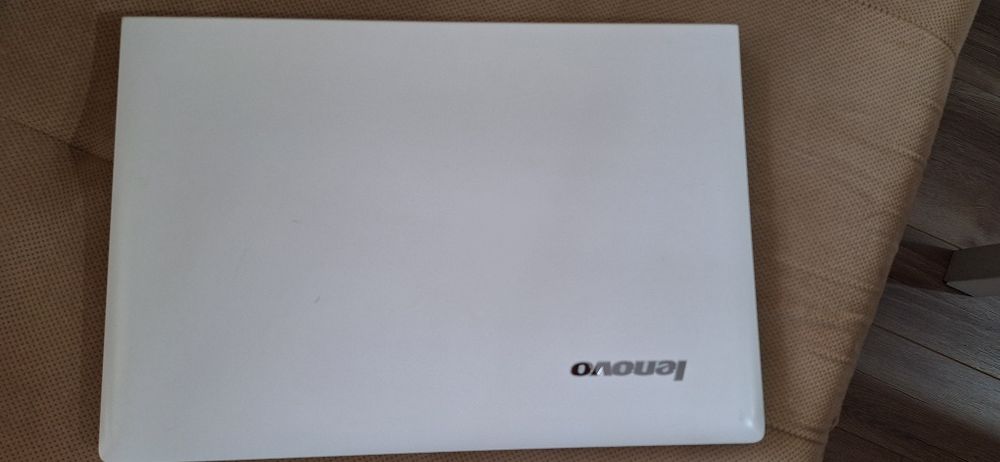 ПРОДАВА СЕ Лаптоп Lenovo