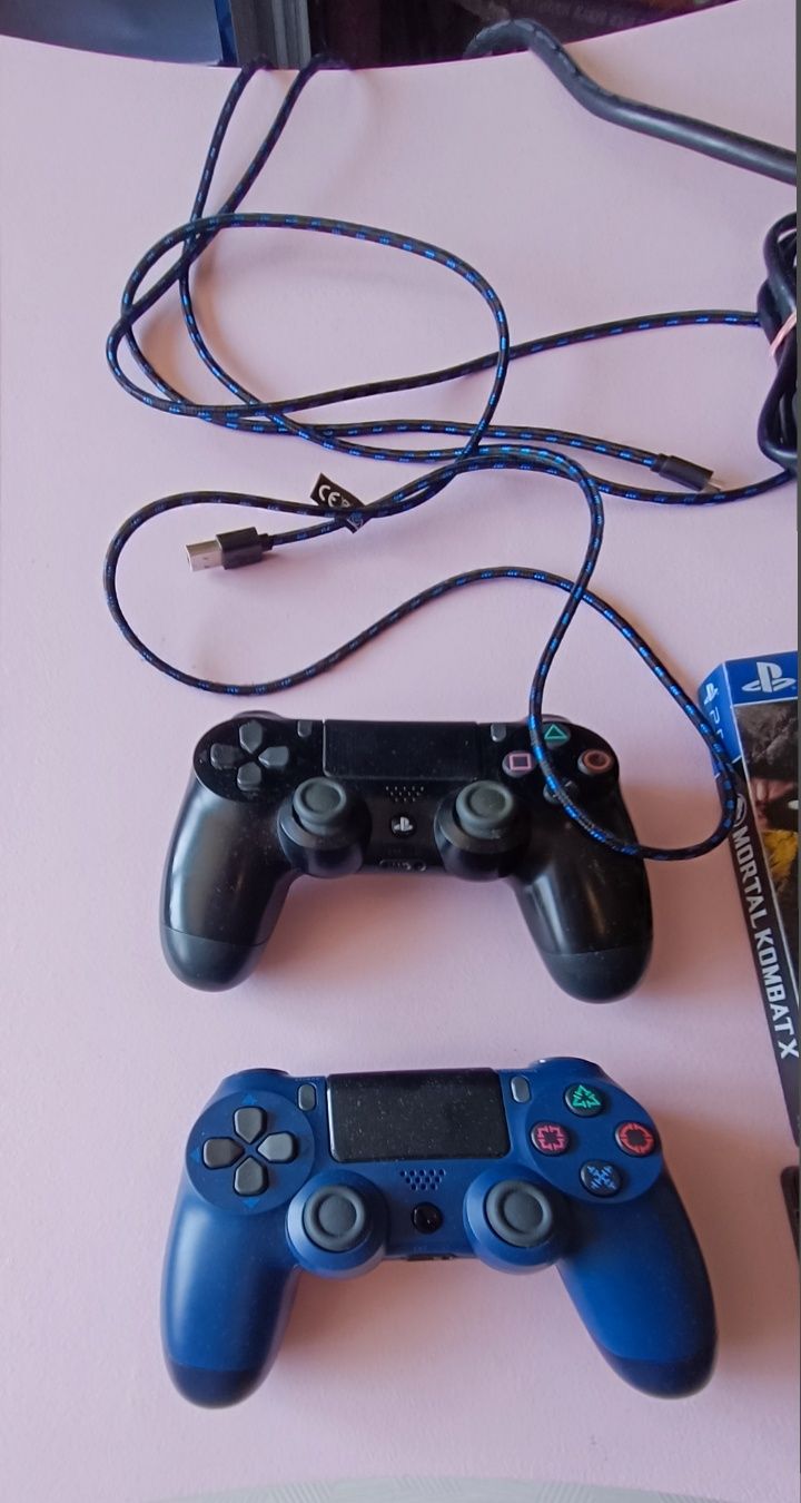 Playstation 4 pro 1 tb + волан + 4 игри + 2 контролера