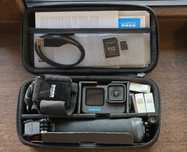 Vand GoPro Hero 11 Black cu multe accesorii impecabil(NU DJI,Insta360)