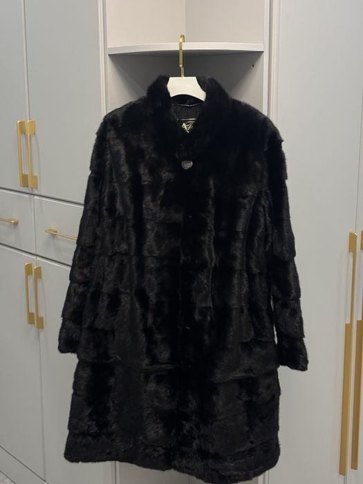 Шуба сатылады, тап таза.