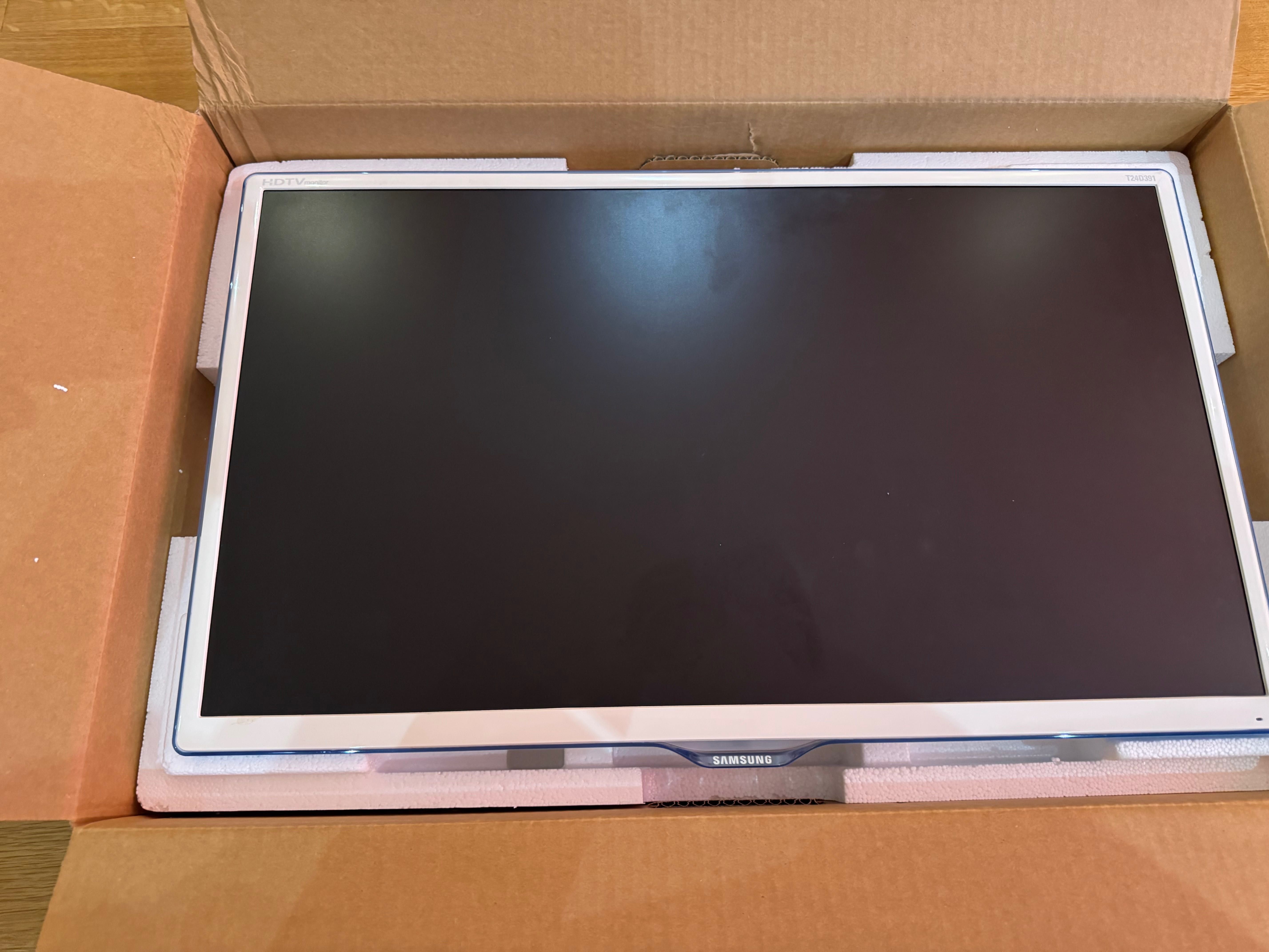 Монитор Телевизор 24-инча Samsung T24D391EW-LED с говорители
