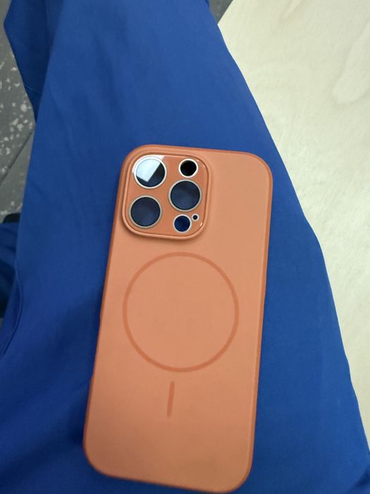 Чехол на iphone 16 pro оранжевый