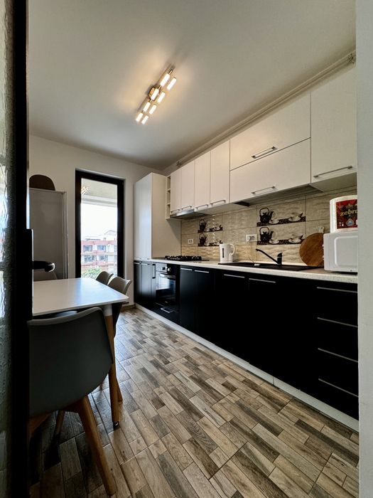 Vand apartament 2 camere, 2 min  distanta de plaja