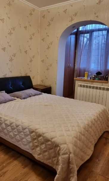 спальный гарнитур. угловой шкаф + кровать + тумба 1шт