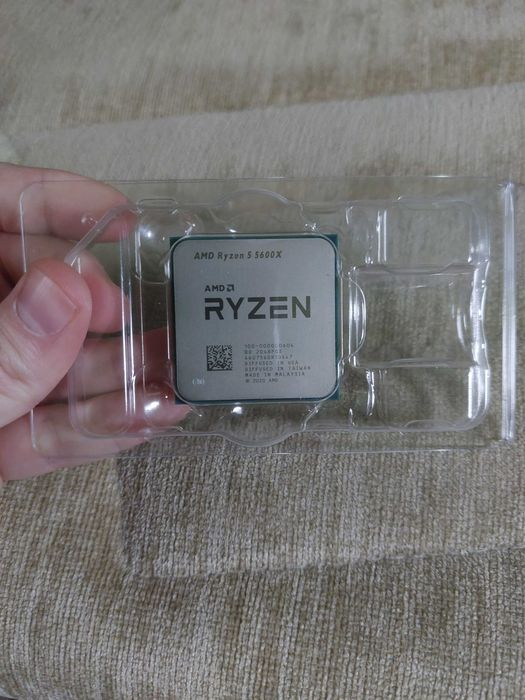 Продавам AMD Ryzen 5 5600X