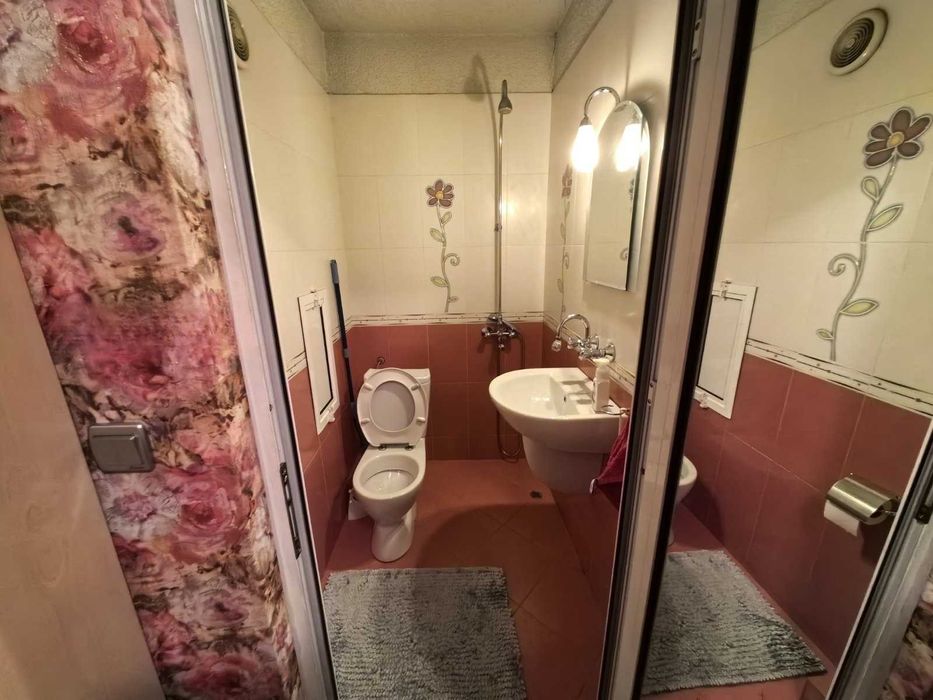 Дава се под наем Тристаен апартамент в София, Център - 100 кв.м за 990 € - Снимка #3