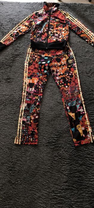 Уникален и различен спортен екип Adidas