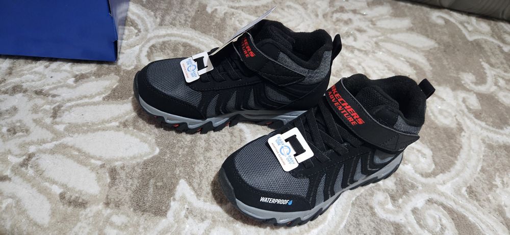 Нови детски обувки Skechers - Непромокаеми боти Adventure,