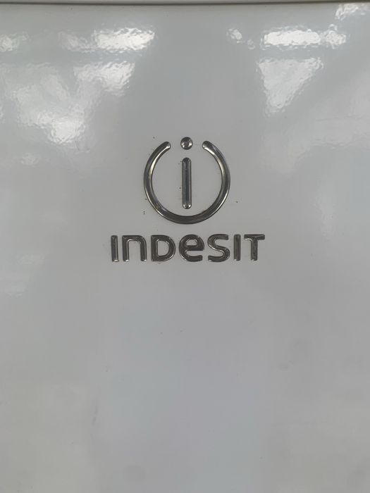Холодильник(indesit)