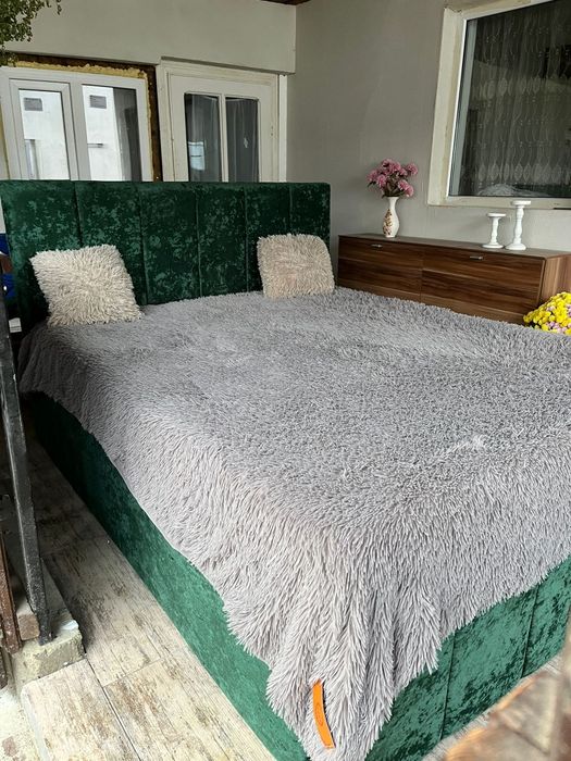 Pat tapitat verde catifea