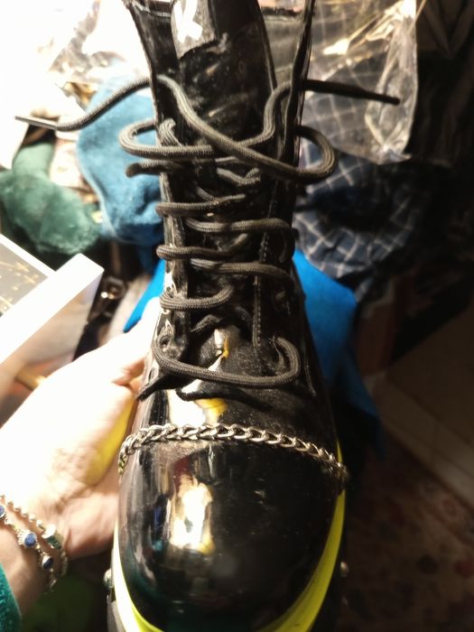 Ghete Koi piele lăcuită originale