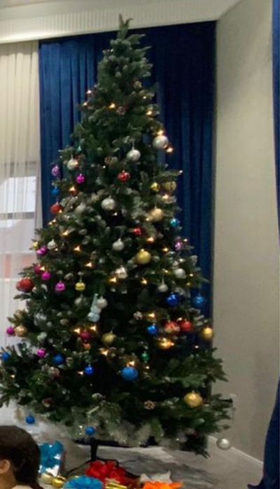 Продается елка с игрушками в идеальном состоянии