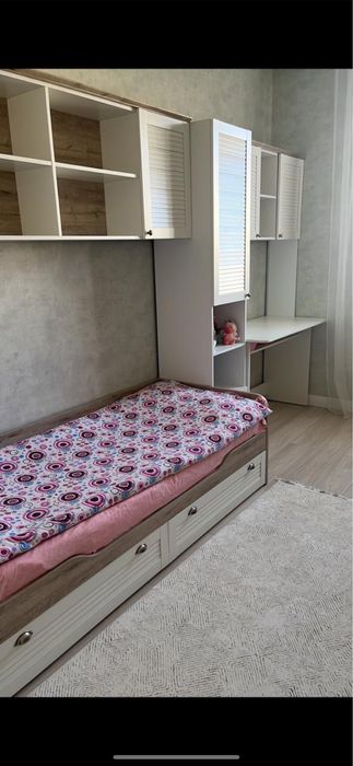 Продам детский гарнитур с матрасом и ковром в отличном состоянии