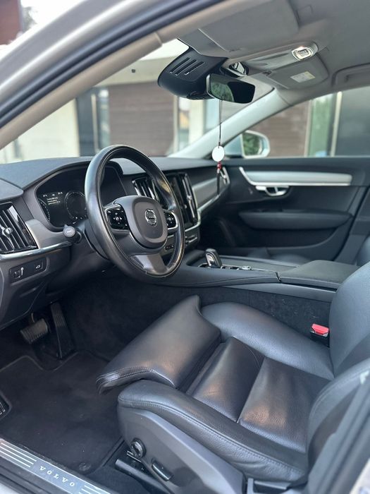Vând Volvo S90 B5 AWD Hibrid Momentum ProGeartronic