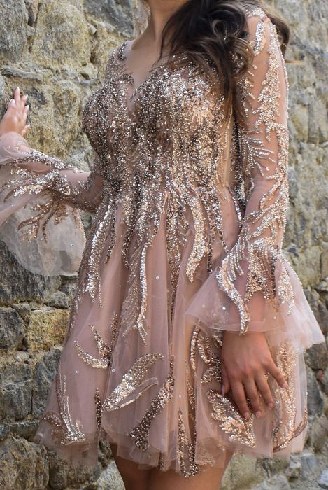 Бална рокля с гол гръб