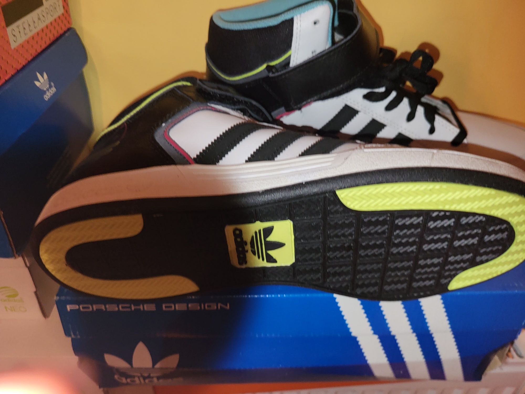 Ghete adidas .vând ghette adidas noi cu eticheta .măsura 45