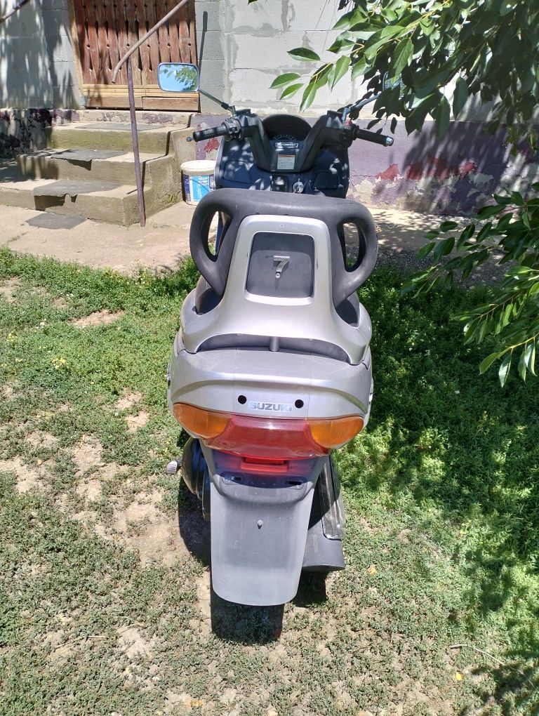 Vând un scuter Suzuki burgman 250cc
