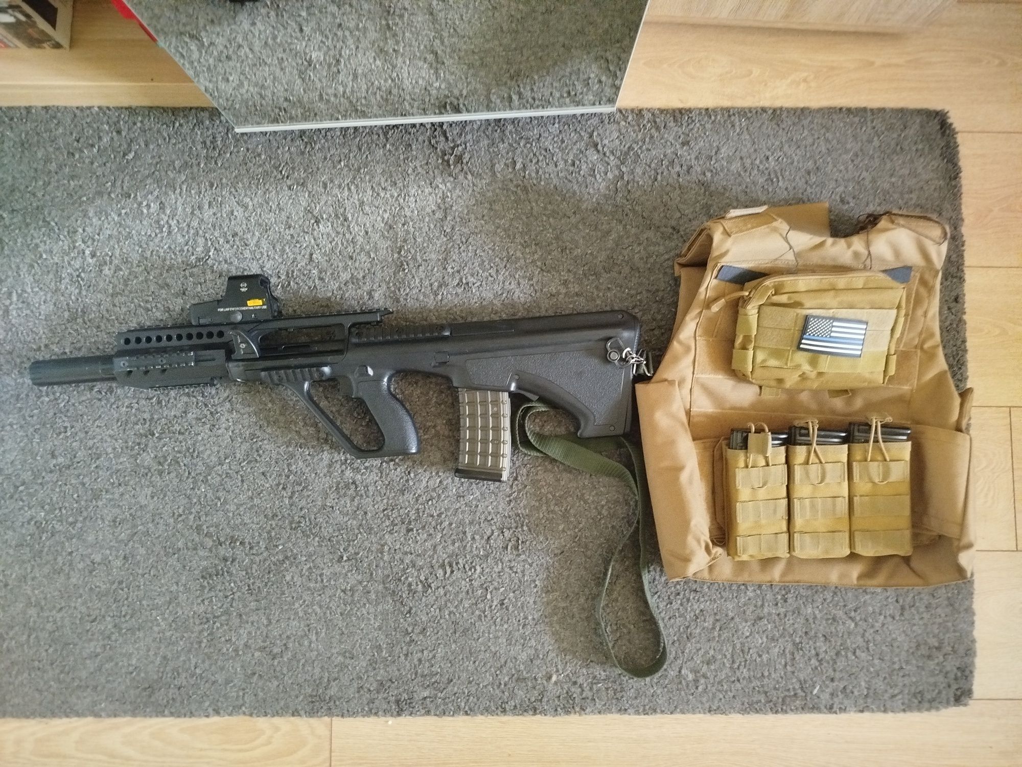 Airsoft AUG и жилетка