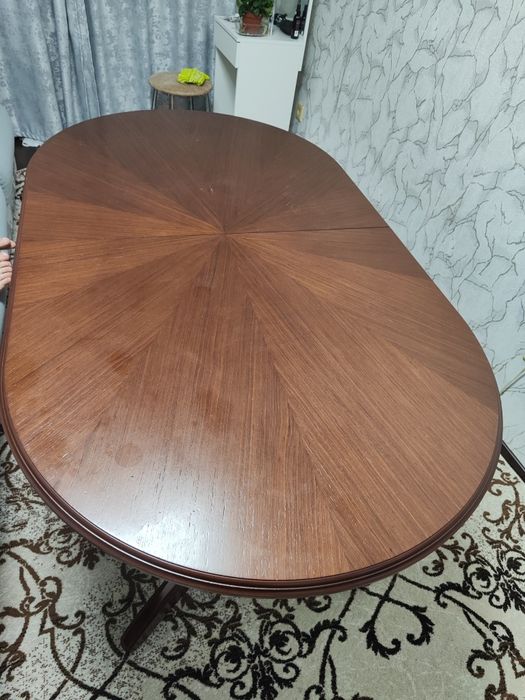 Продам стол дубовый для зала