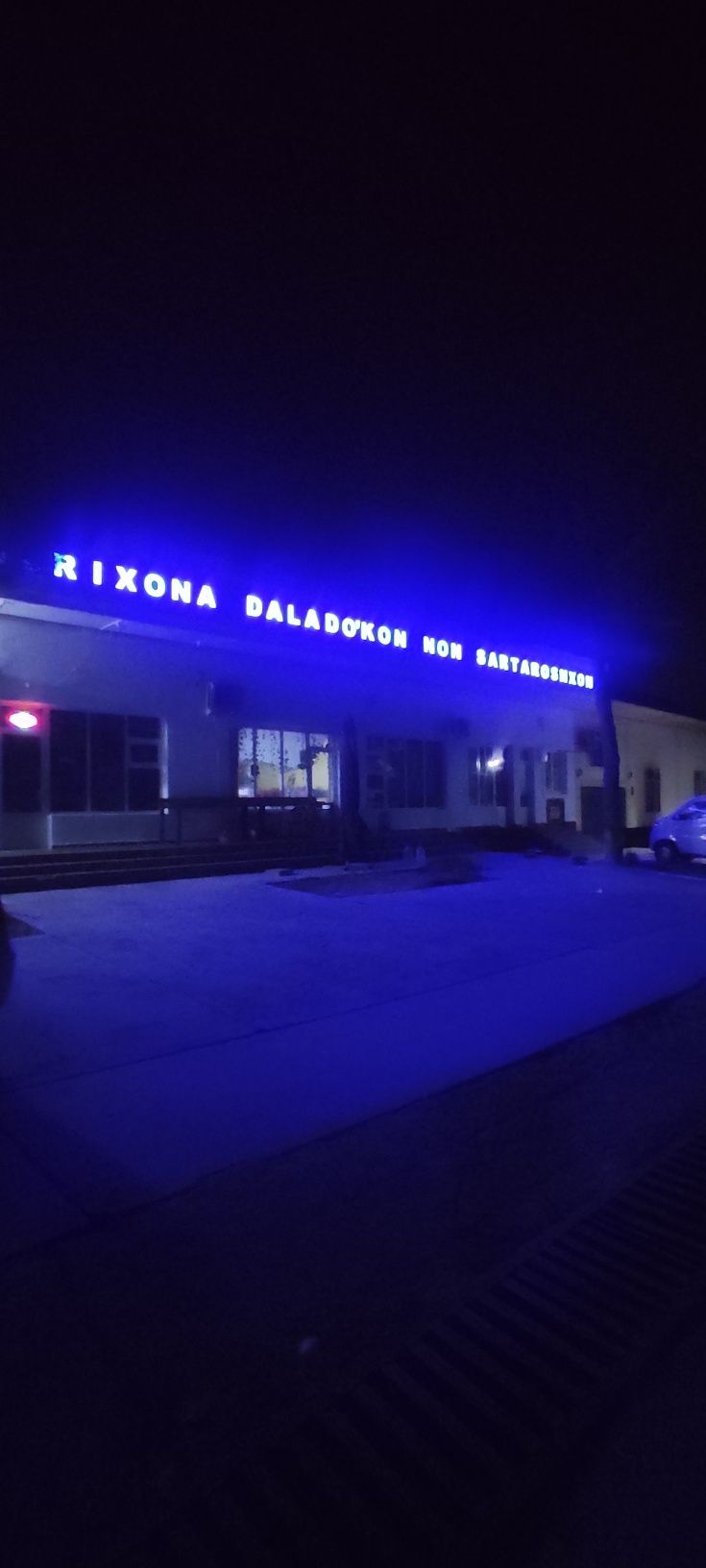 Tashqi reklama yonadigan harflar banner Toshkent reklama xizmati