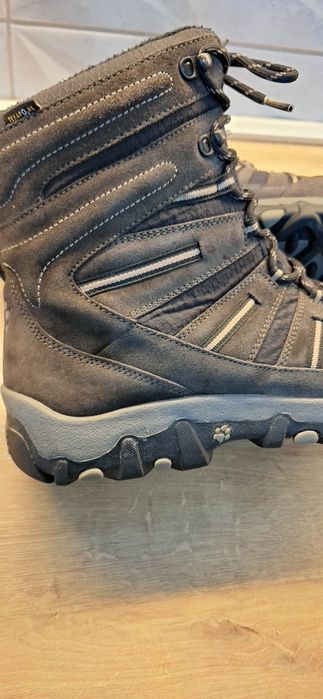 Проданам зимни обувки Jack Wolfskin