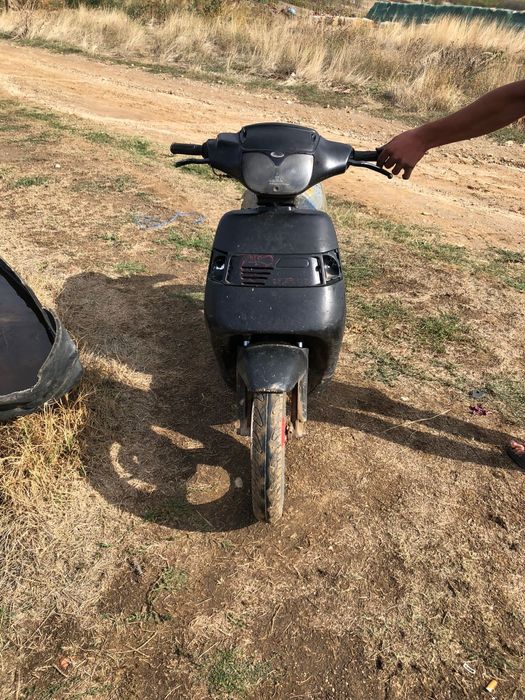 Vând scuter Malaguti de 80 motor două 2 scuter Honda de 125cc