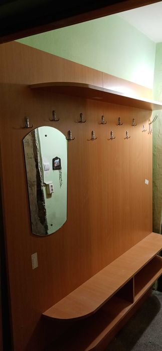 Cuier din pal cu oglinda