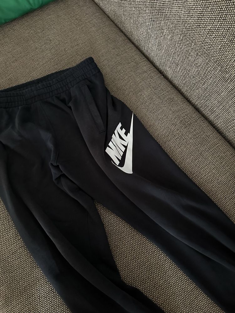 pantaloni trening Nike, stare foarte bună