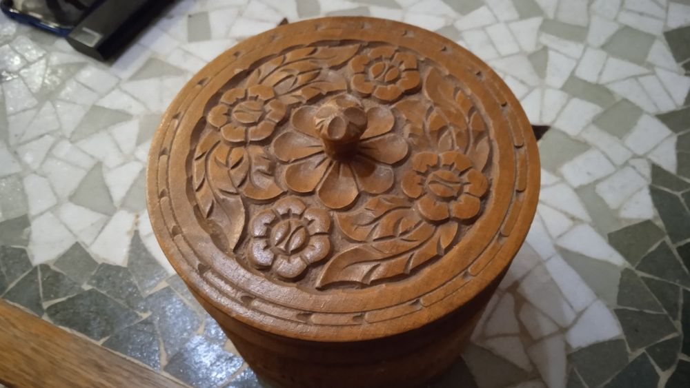 Табакера / кутия за цигари с дърворезба