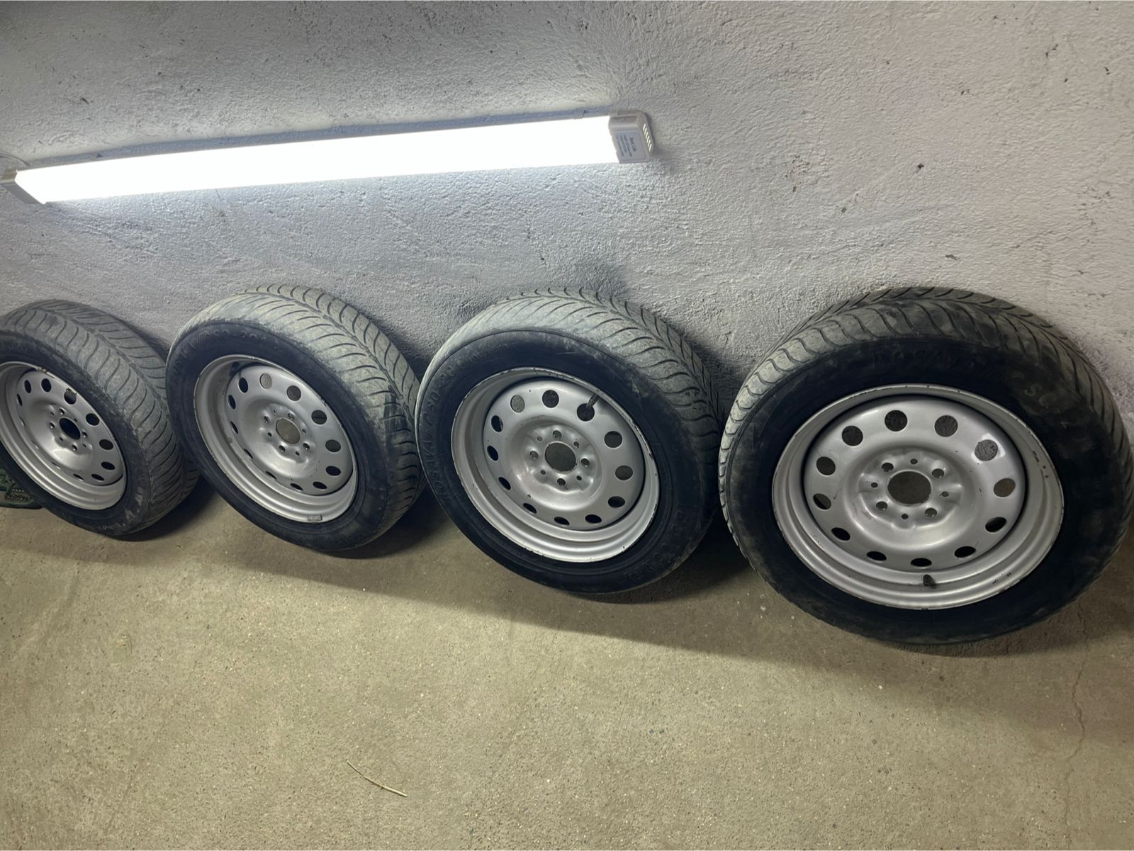 Продам летние шины с дисками