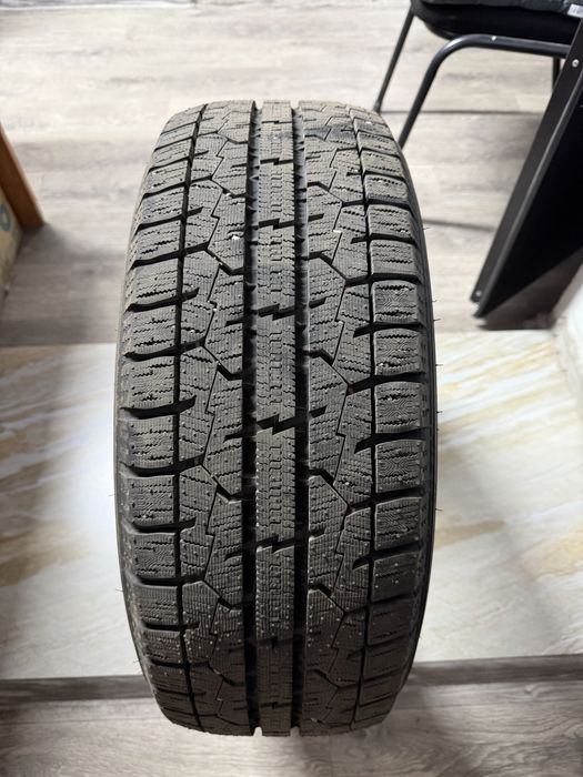 Резина зимняя 215/55 17