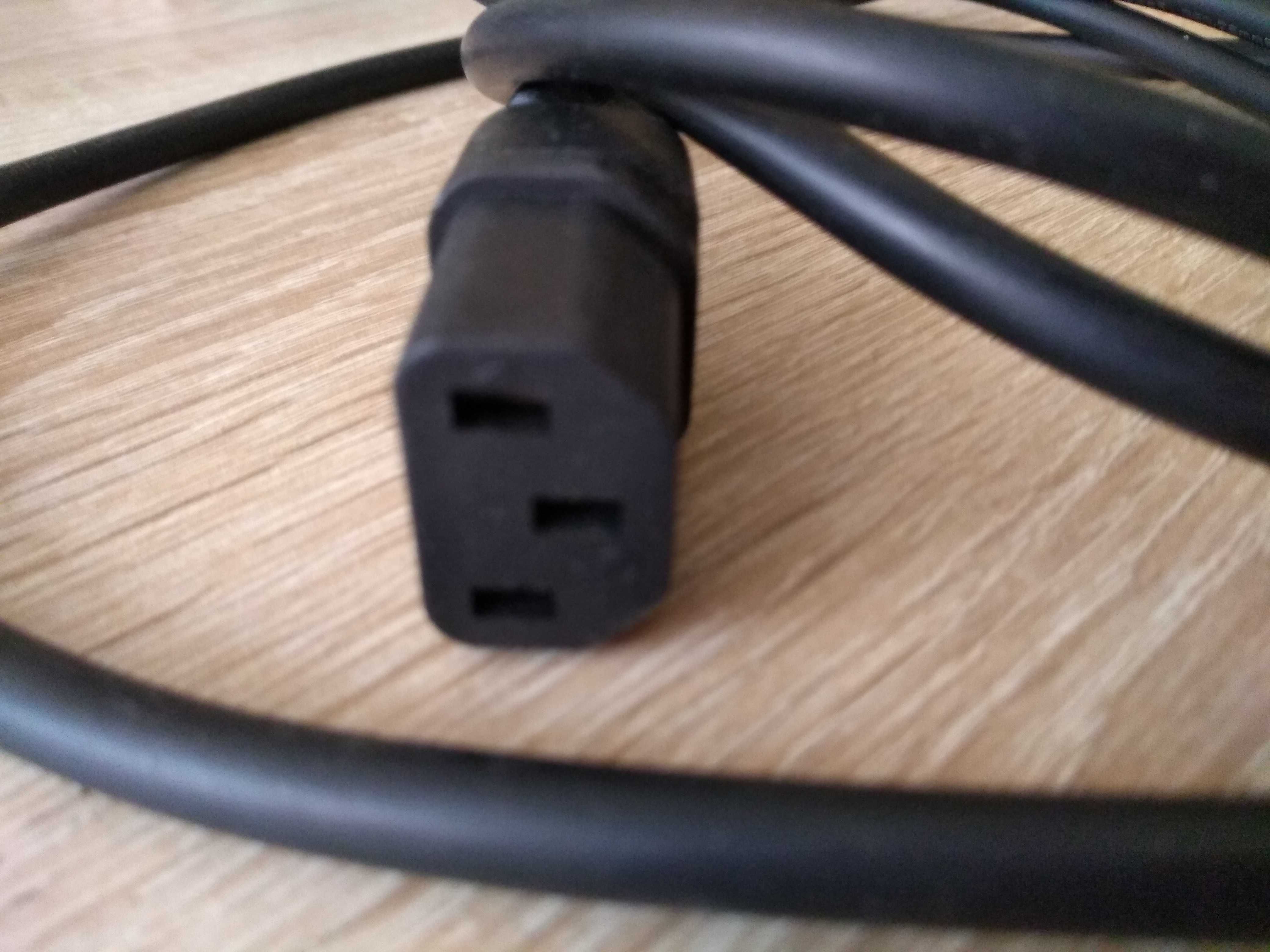 Захранващ кабел за компютър