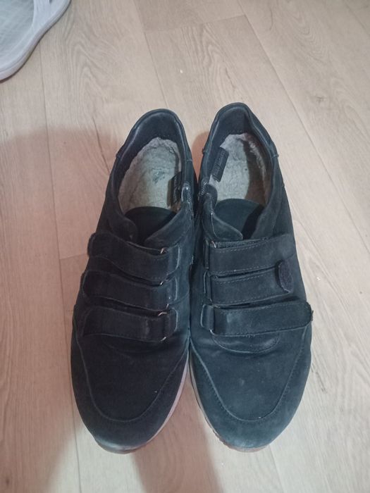 Продам зимнюю обувь