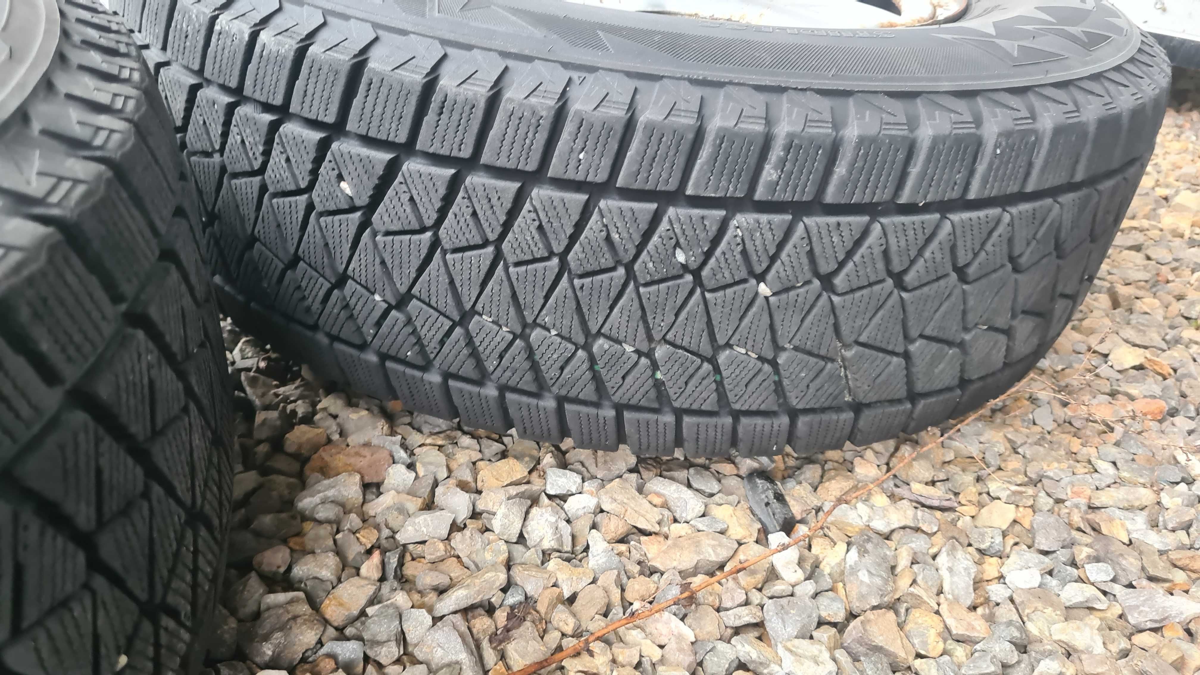 Джанти с гуми Тойота РАВ4 Toyota RAV 4 215/70/16