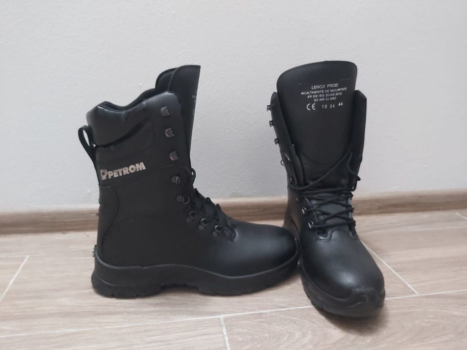 Vând bocanci de lucru