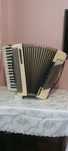 Vând acordeon Weltmeister Gigantili 3