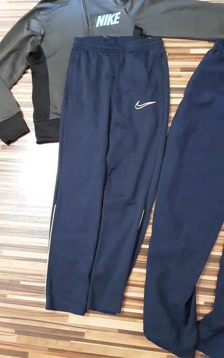(M 137-147) NIKE оригинален екип 3 части(60лв)шорти(30лв)тениски(25лв)