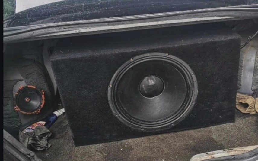 Продам самбуфер играет достойно