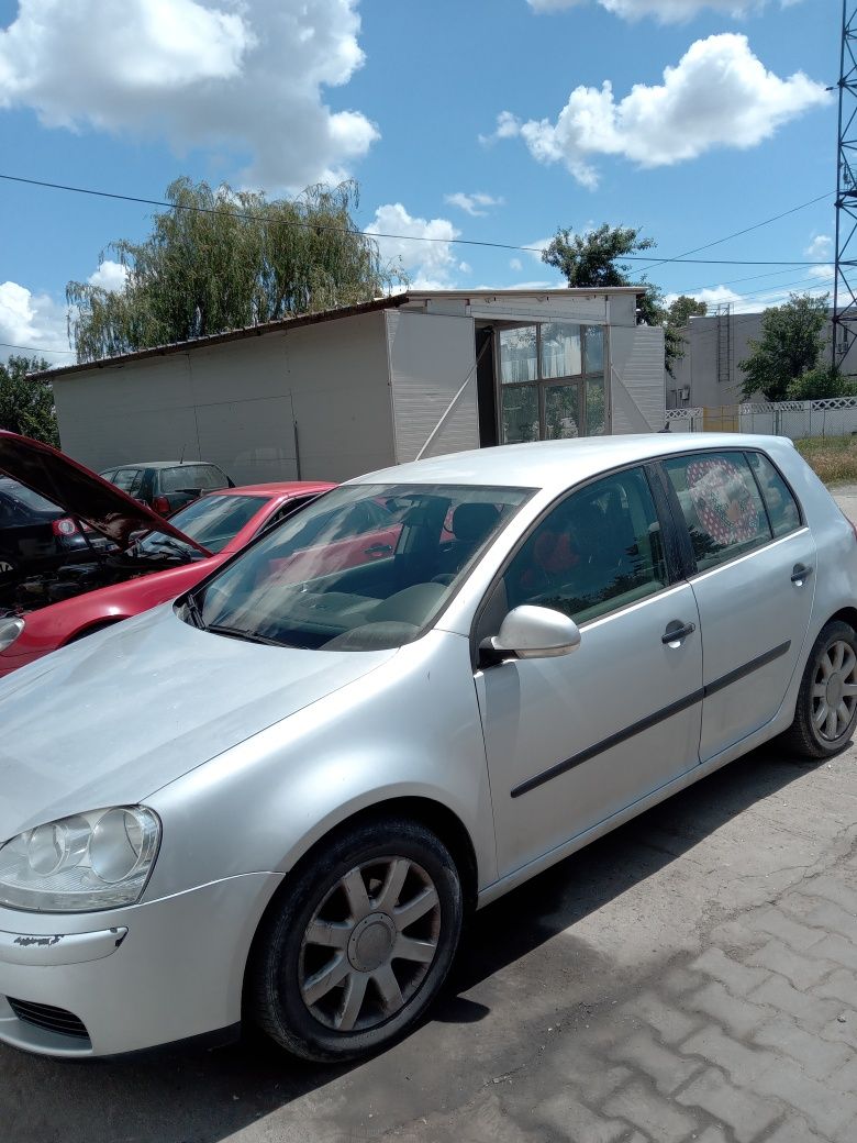 Vând golf 5 1.9 tdi