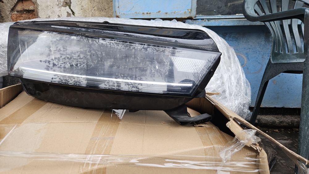 Десен Фар LED за Skoda Octavia 4