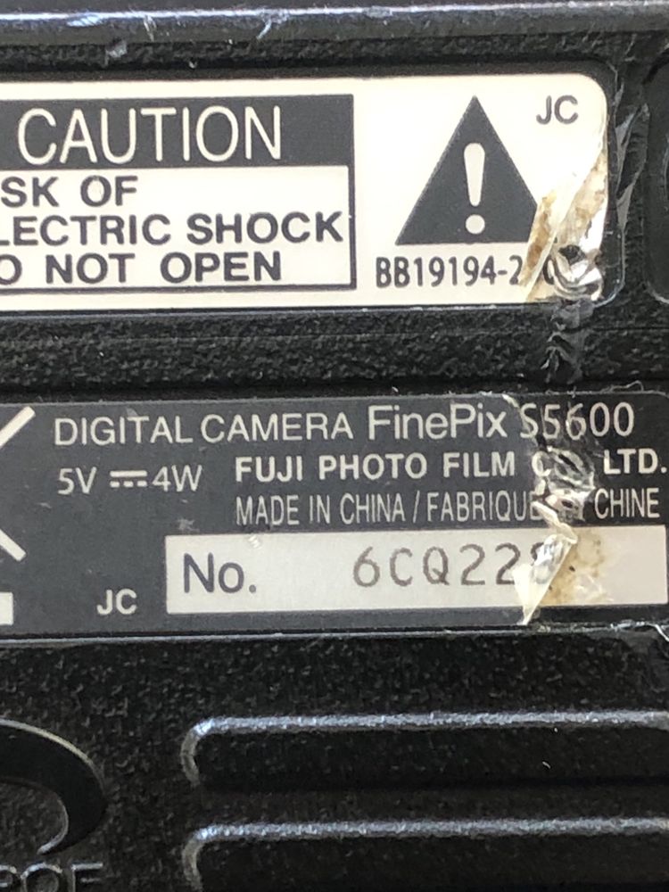 De vanzare aparat foto Fujifilm Finepix s 5600