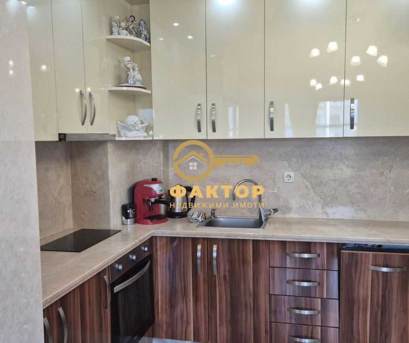 Продава се Тристаен апартамент в Пловдив, Въстанически - 100 кв.м за 1998 €/кв.м - Снимка #1