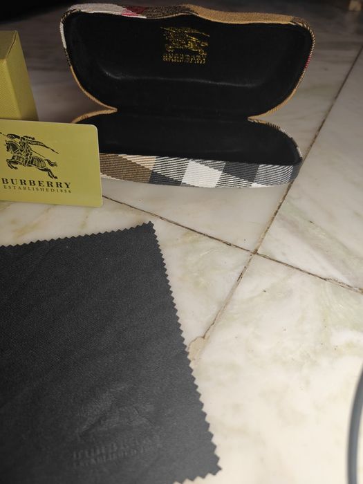 Ochelari de soare stil elegant, cu detalii cadrilate