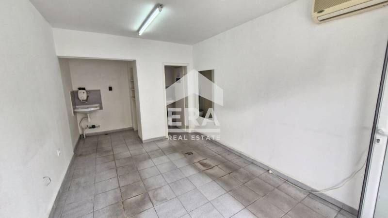 Търговско помещение със статут на магазин в близост до Ритуална зала,