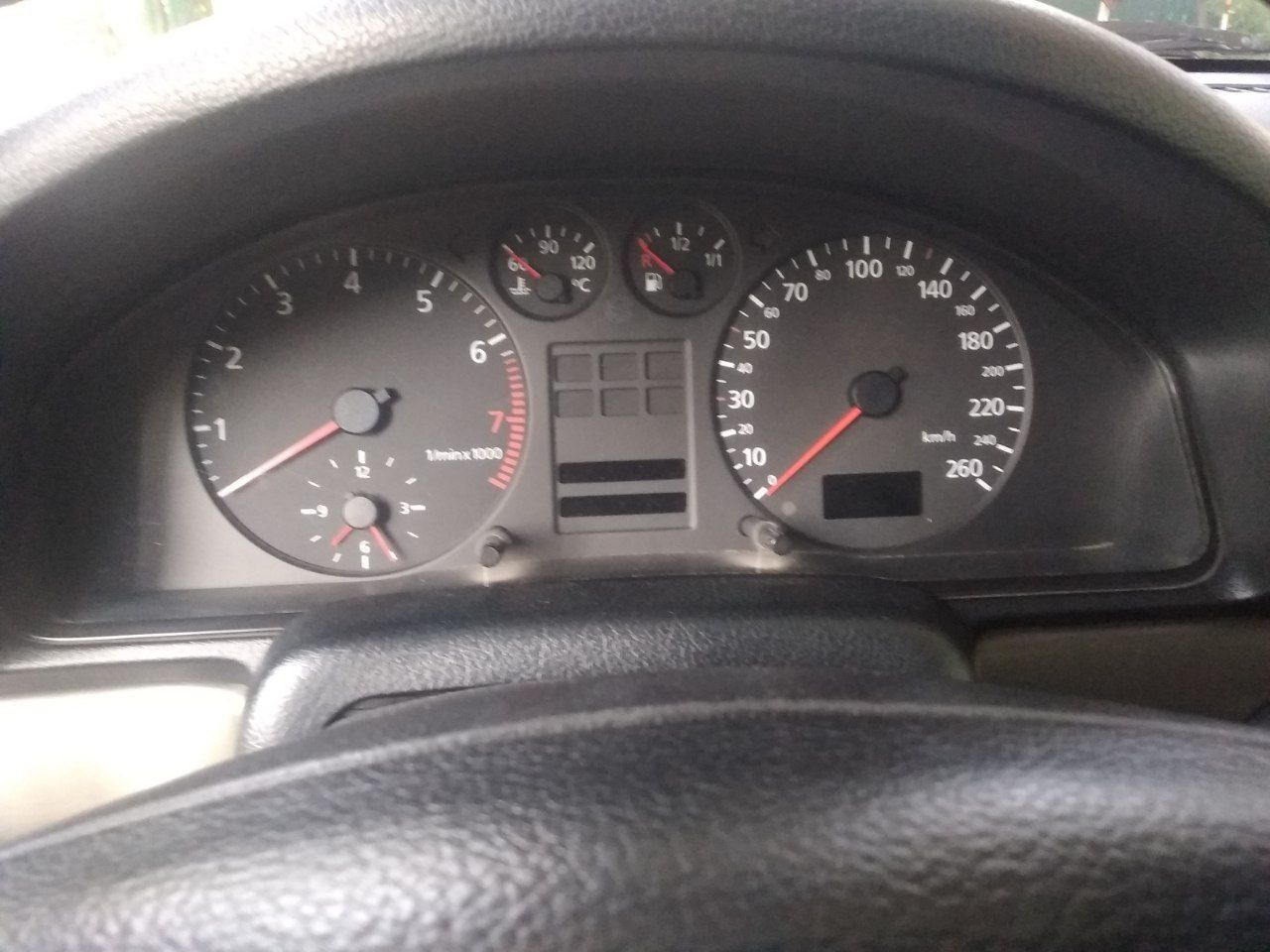 Audi  A4 1998 Srochno