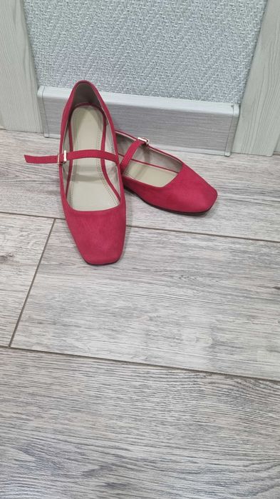 Яркие туфли, балетки от H&M