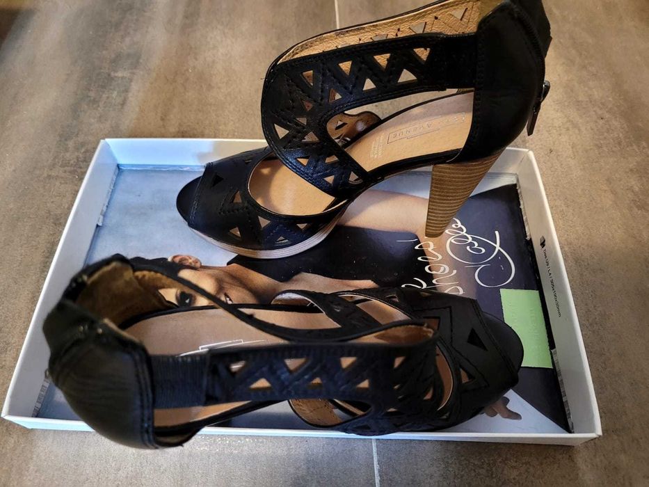 Sandale din piele elegante