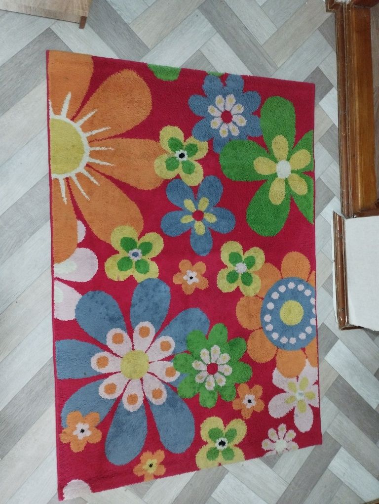 Детский коврик с цветочками